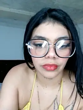 Snapshot of luxuryluna chatting on 06-30-26, 01:50 luxuryluna online show from 06-30-26, 01:50