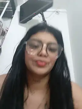 Snapshot of luxuryluna chatting on 07-11-26, 10:44 luxuryluna online show from 07-11-26, 10:44