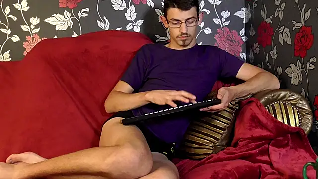 Snapshot of KairoZenn chatting on 05-19-26, 01:56 KairoZenn online show from 05-19-26, 01:56