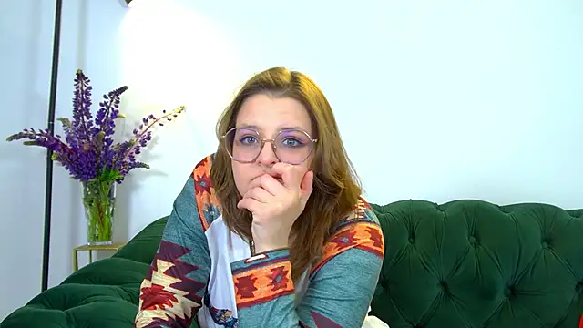 Snapshot of AlexaAvery chatting on 05-30-26, 06:21 AlexaAvery online show from 05-30-26, 06:21