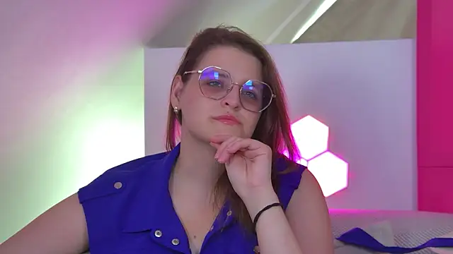 Snapshot of AlexaAvery chatting on 07-18-26, 06:28 AlexaAvery online show from 07-18-26, 06:28