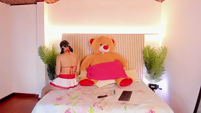 Snapshot of Milu_blossom chatting on 06-16-26, 12:52 Milu blossom online show from 06-16-26, 12:52