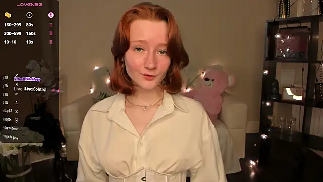 Snapshot of LallyLally_ chatting on 05-19-26, 03:40 LallyLally online show from 05-19-26, 03:40