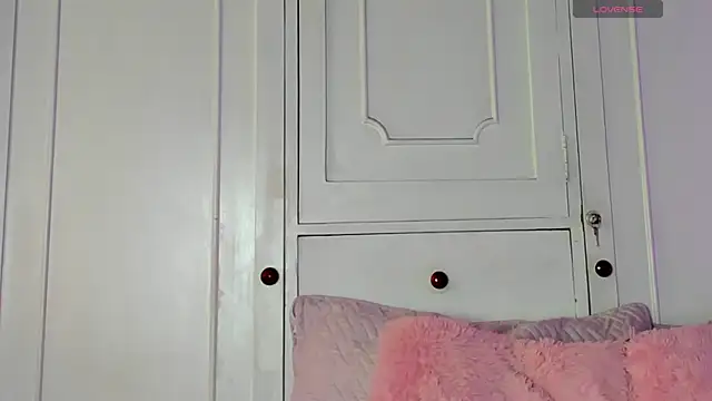 Snapshot of Molly_blue01 chatting on 07-04-26, 02:56 Molly blue01 online show from 07-04-26, 02:56