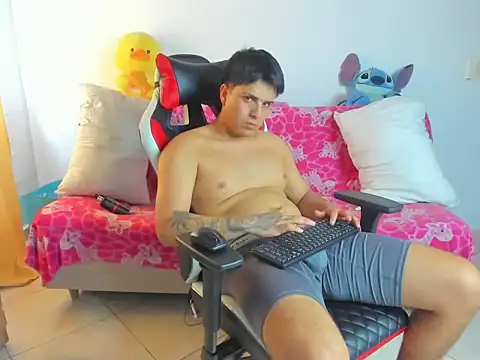 Snapshot of alexerdiego chatting on 05-20-26, 06:25 alexerdiego online show from 05-20-26, 06:25