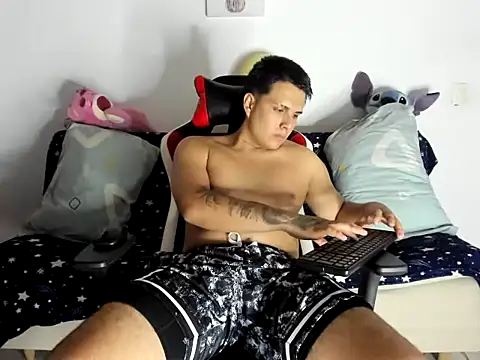 Snapshot of alexerdiego chatting on 06-18-26, 04:35 alexerdiego online show from 06-18-26, 04:35