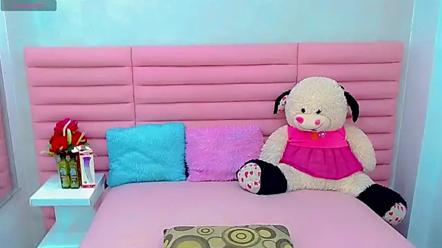 Snapshot of ariadnna_princes chatting on 05-15-26, 04:30 ariadnna princes online show from 05-15-26, 04:30