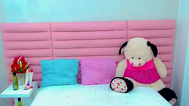 Snapshot of ariadnna_princes chatting on 05-18-26, 07:14 ariadnna princes online show from 05-18-26, 07:14