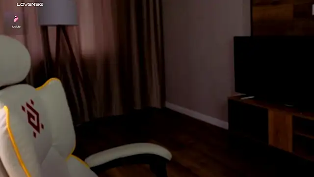 Snapshot of honeylanaa chatting on 07-14-26, 04:39 honeylanaa online show from 07-14-26, 04:39