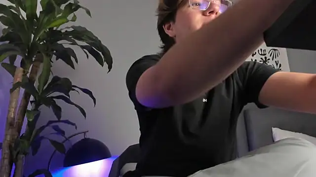 Snapshot of LucasMoraless chatting on 05-25-26, 01:28 LucasMoraless online show from 05-25-26, 01:28