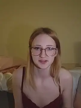 Snapshot of LauraundSteve_ chatting on 05-17-26, 07:21 LauraundSteve online show from 05-17-26, 07:21