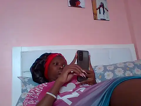 Snapshot of shantell_1 chatting on 06-07-26, 09:35 shantell 1 online show from 06-07-26, 09:35