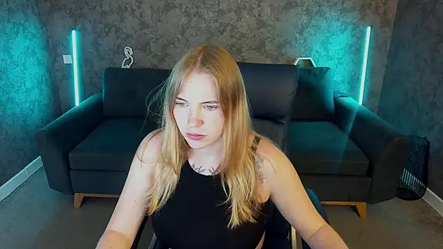 Snapshot of NikkyReyyy chatting on 05-21-26, 05:36 NikkyReyyy online show from 05-21-26, 05:36