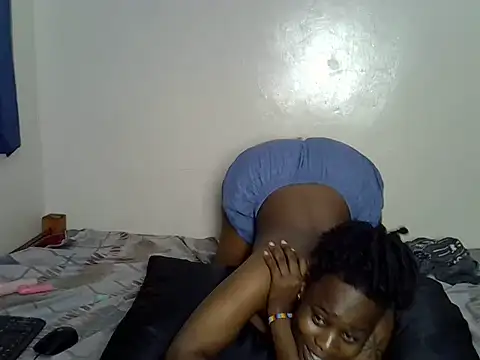 Snapshot of Afriqkuin chatting on 06-22-26, 03:25 Afriqkuin online show from 06-22-26, 03:25