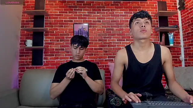 Hoot boyss  online show from 07-14-26, 07:41