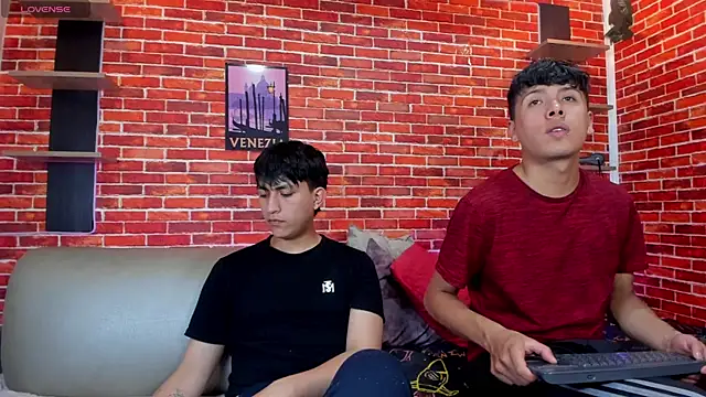 Hoot boyss  online show from 07-15-26, 08:25