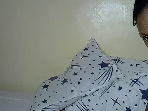 Snapshot of Missxynn chatting on 05-26-26, 06:04 Missxynn online show from 05-26-26, 06:04
