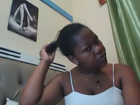 Snapshot of sexy_dove chatting on 05-29-26, 03:37 sexy dove online show from 05-29-26, 03:37