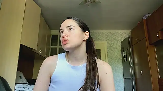 Snapshot of CarolineRu chatting on 05-27-26, 09:28 CarolineRu online show from 05-27-26, 09:28