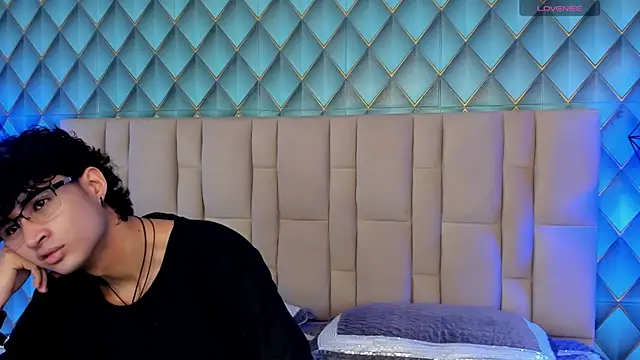 Sofia-Ethan online show from 05-25-26, 06:25