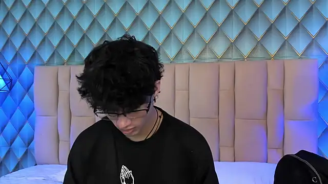 Snapshot of Sofia-Ethan chatting on 06-07-26, 02:32 Sofia-Ethan online show from 06-07-26, 02:32