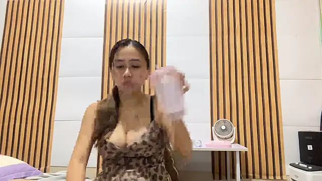 Snapshot of GiselleRina chatting on 05-28-26, 01:08 GiselleRina online show from 05-28-26, 01:08