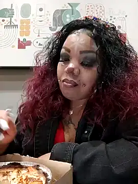 Snapshot of NailGoddessnow chatting on 12-25-24, 01:31 NailGoddessnow online show from 12-25-24, 01:31