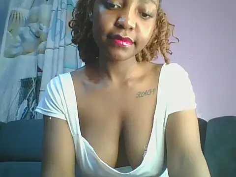 Snapshot of Africana_sexy chatting on 06-25-26, 08:02 Africana sexy online show from 06-25-26, 08:02