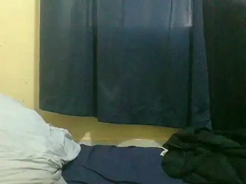 Snapshot of naughty-slender chatting on 05-21-26, 07:26 naughty-slender online show from 05-21-26, 07:26