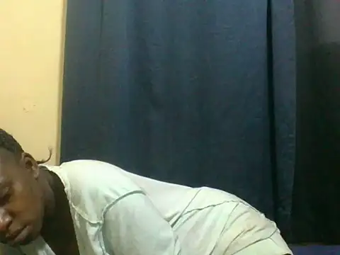 Snapshot of naughty-slender chatting on 06-12-26, 04:39 naughty-slender online show from 06-12-26, 04:39