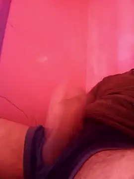 Snapshot of daddy_17_ chatting on 05-18-26, 03:35 daddy 17 online show from 05-18-26, 03:35