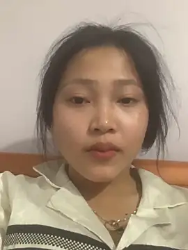 Snapshot of hinami-lo chatting on 05-15-26, 04:36 hinami-lo online show from 05-15-26, 04:36