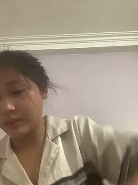 Snapshot of hinami-lo chatting on 05-16-26, 06:10 hinami-lo online show from 05-16-26, 06:10