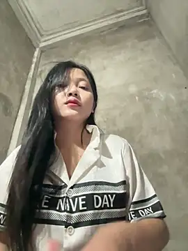 Snapshot of hinami-lo chatting on 05-31-26, 02:02 hinami-lo online show from 05-31-26, 02:02