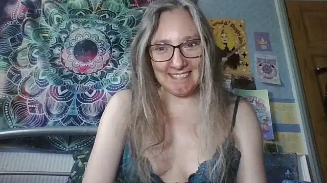 Snapshot of Izzylove47 chatting on 05-25-26, 01:06 Izzylove47 online show from 05-25-26, 01:06