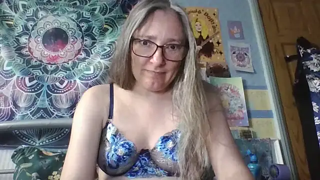 Snapshot of Izzylove47 chatting on 05-31-26, 12:12 Izzylove47 online show from 05-31-26, 12:12