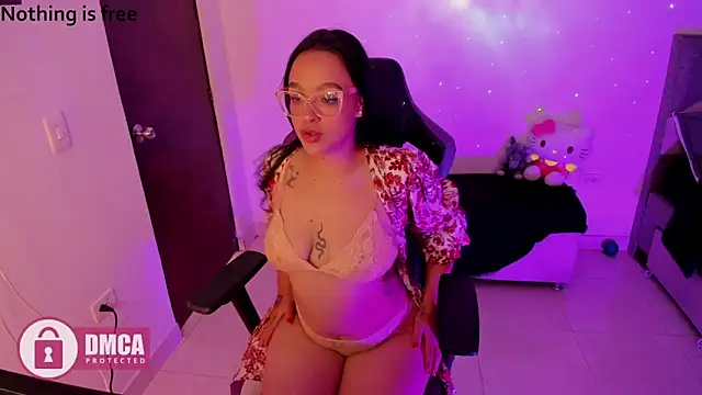 Snapshot of Spicydollx_1 chatting on 06-10-26, 04:28 Spicydollx 1 online show from 06-10-26, 04:28