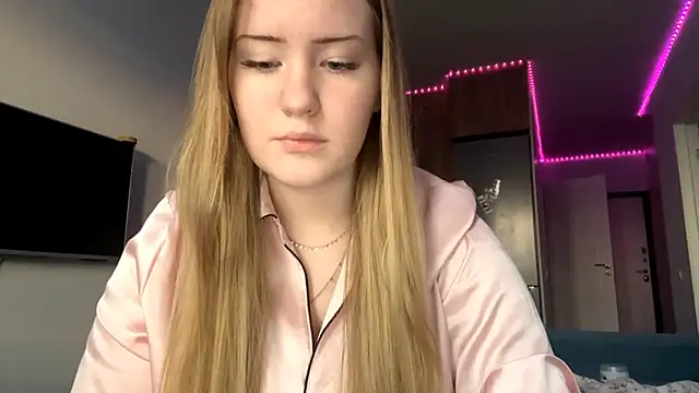 Lisi Kiss  online show from 05-17-26, 05:42