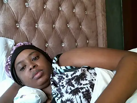 Snapshot of pretty_zii chatting on 07-05-26, 07:04 pretty zii online show from 07-05-26, 07:04