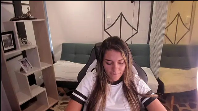 SophieWatson  online show from 07-20-26, 01:57
