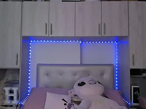 Honniewhitee  online show from 07-16-26, 10:16