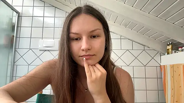 ShaylaChong online show from 07-08-26, 07:02