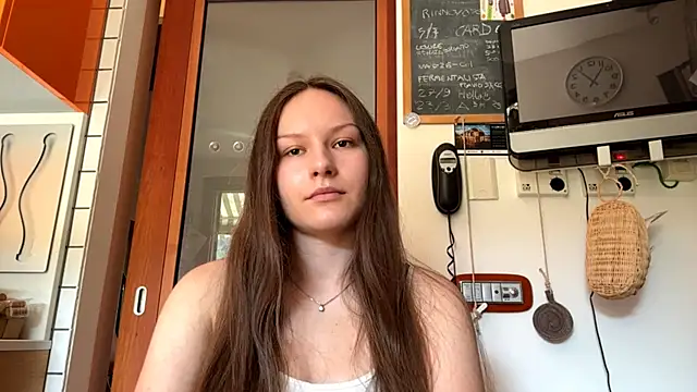 ShaylaChong online show from 07-10-26, 09:01
