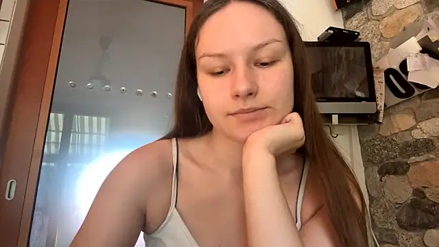 ShaylaChong online show from 07-15-26, 07:02