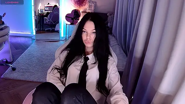 Vivi Vivian online show from 05-18-26, 04:57