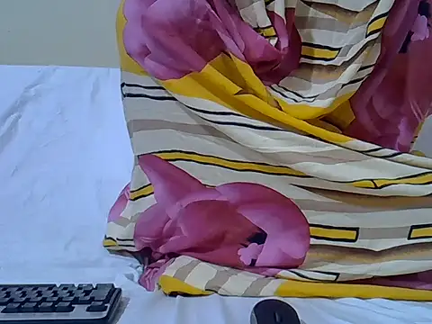 Snapshot of petite_pretti chatting on 06-06-26, 11:59 petite pretti online show from 06-06-26, 11:59