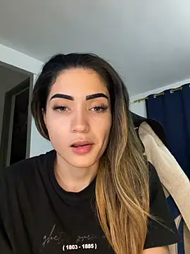 Snapshot of MagdalenaVega chatting on 05-27-26, 11:29 MagdalenaVega online show from 05-27-26, 11:29