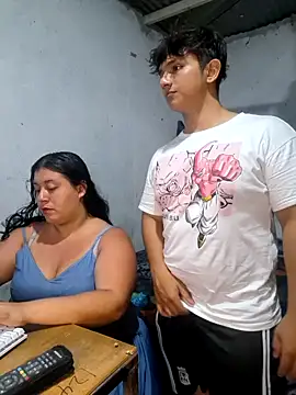 ParejaCurvy20 online show from 06-30-26, 12:22