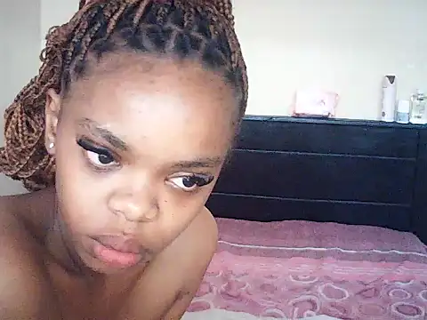 BustieLaura online show from 07-17-26, 05:47