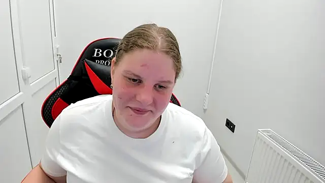 Snapshot of Bella_shyy_ chatting on 06-19-26, 12:20 Bella shyy online show from 06-19-26, 12:20